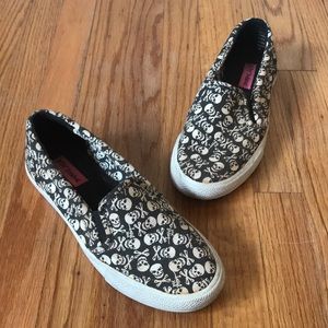 Vintage Betsey Johnson skull flats
